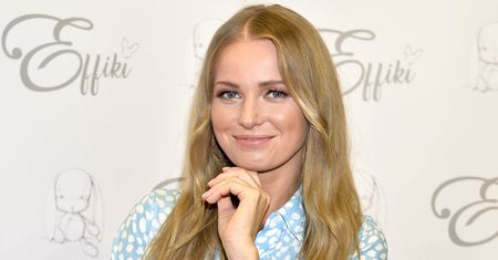 Szczuplutka Agnieszka Cegielska w ogrodzie. Czuje pełnię lata
