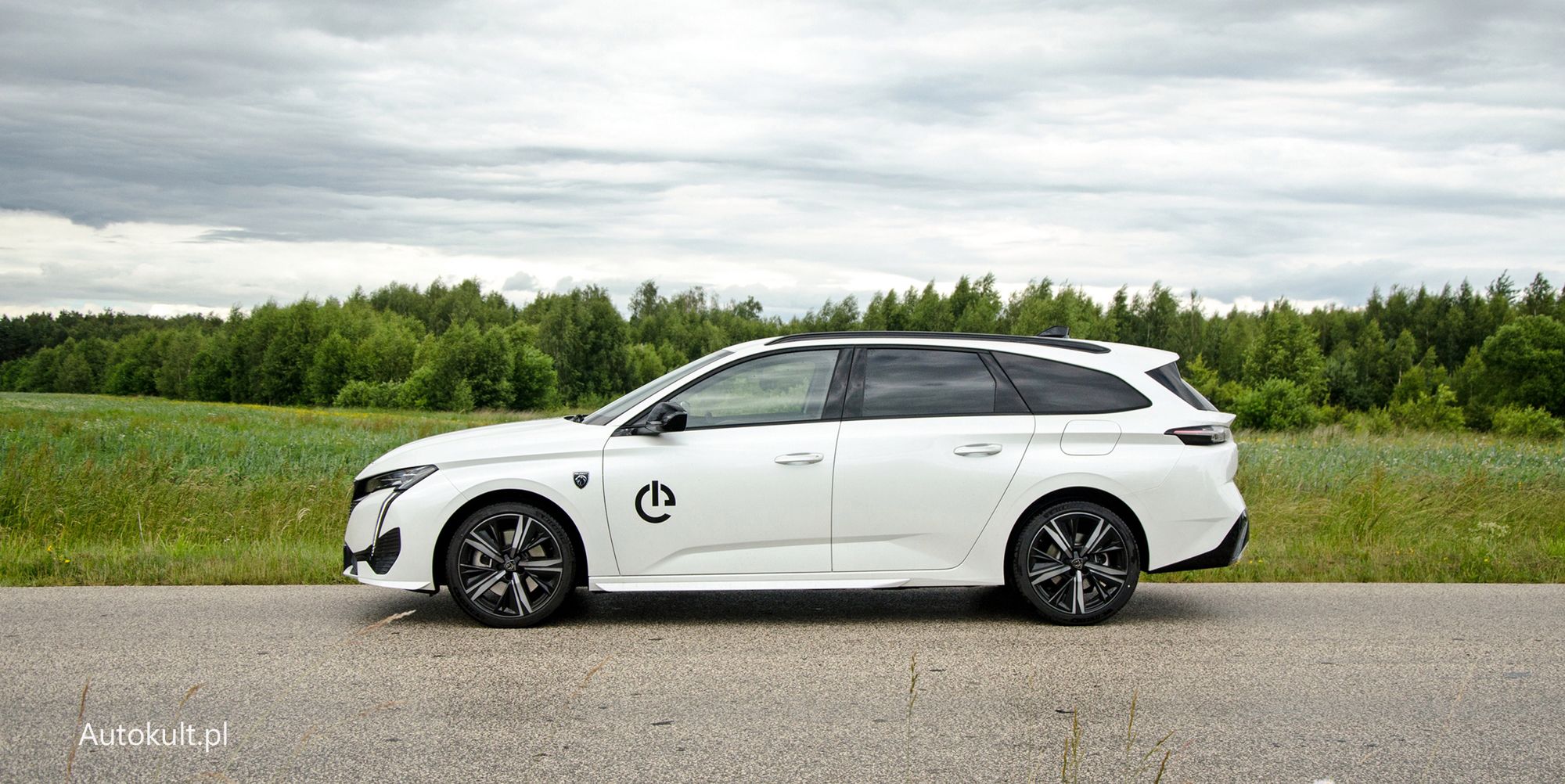 Peugeot 308 SW po raz kolejny pokazuje, że Francuzi potrafią stworzyć piękne kombi