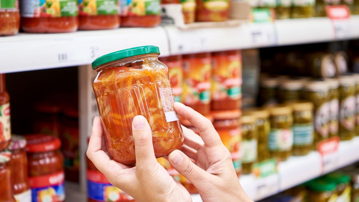 Kto ponosi odpowiedzialność za rozbity słoik w sklepie?