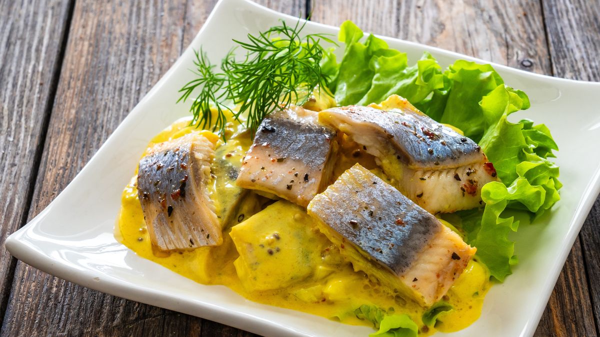 Musztardowy sos do śledzi smakuje wybornie. 