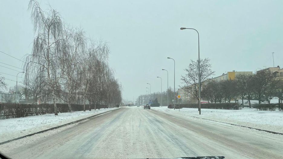 Alert IMGW. Będzie sypać śniegiem. Sytuacja gorsza niż zapowiadano