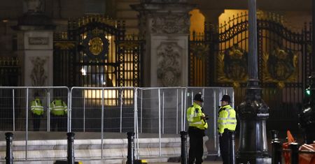 Incydent przed Pałacem Buckingham. Aresztowano mężczyznę