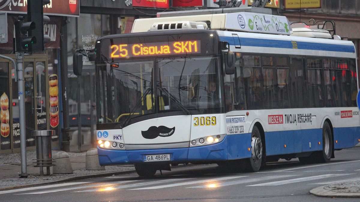 Mapy Google zaczynają informować o tłoku w autobusach (Getty Images)