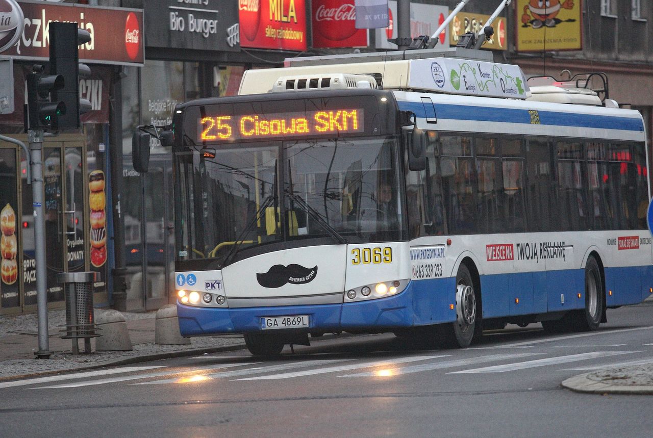 Mapy Google zaczynają informować o tłoku w autobusach (Getty Images)