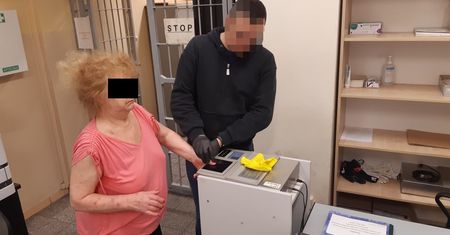 Babcia i wnuk przyłapani. Za to, co robili grozi 10 lat więzienia