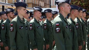 "Grudziądz zapisał się złotymi zgłoskami szkoląc wspaniałych pilotów wojskowych". 100-lecie "Szkoły Orląt" z Dęblina świętowano w Grudziądzu