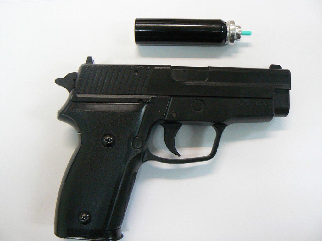 Z regionu: Kominiarka, pistolet i skradziony tablet…