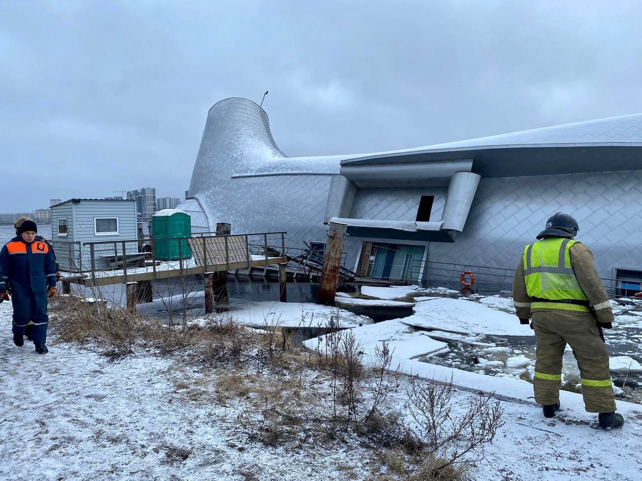 Śledczy na miejscu wypadku 