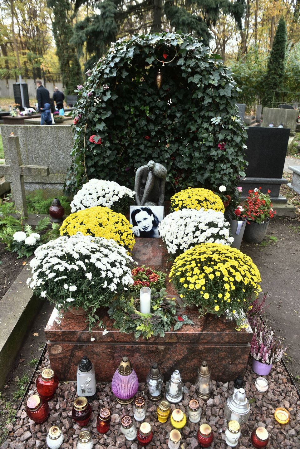 GROBY ZNANYCH OSOB30.10.2022 WARSZAWA
POWAZKI
CMENTARZ POWAZKOWSKI
GROB GROBY POMNIK
ZNANE OSOBY
ZMARLI
N/Z
OLGA SIPOWICZ
KORA JACKOWSKA
FOT DAMIAN BURZYKOWSKI / NEWSPIX.PL
---
Newspix.pl *** Local Caption *** www.newspix.pl
mail us: zamowienia@newspix.pl
---
Polish Picture Agency by Ringier Axel Springer PolandDAMIAN BURZYKOWSKI