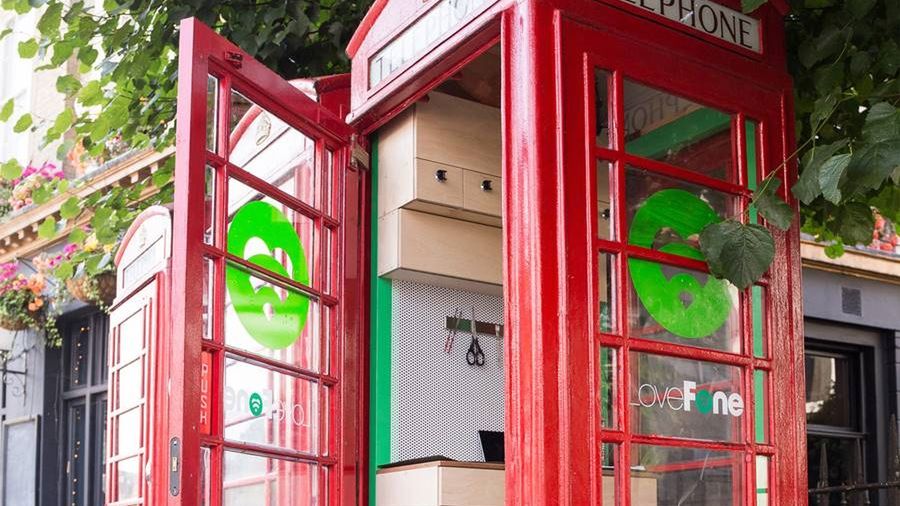 Brytyjskie budki telefonicznie wiecznie żywe. Ich nowe zastosowanie może zaskoczyć. 1
