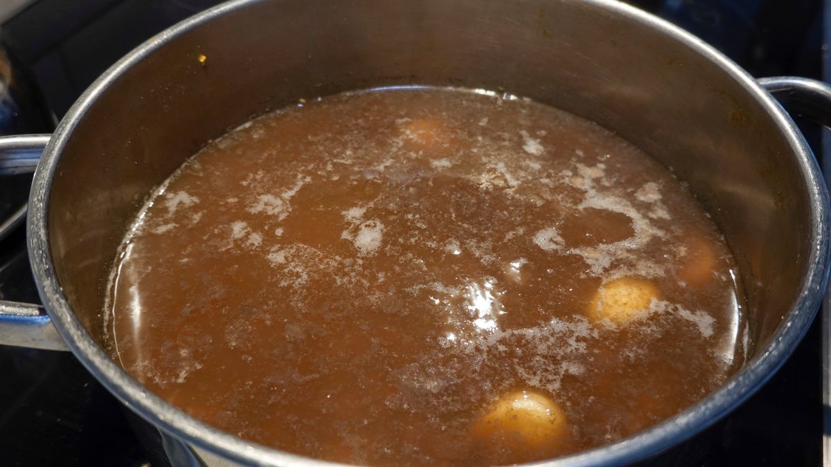 Dlaczego warto dodać goździki do rosołu?