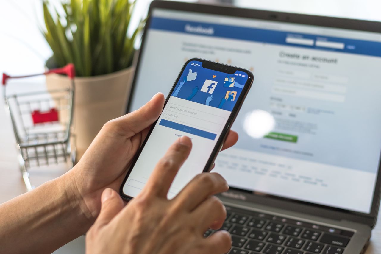 Oszustwa na Facebooku. Wyłudzili od turystów ponad 100 tys. zł