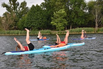 Fitness na środku jeziora. Wyjątkowe wakacyjne zajęcia wągrowieckiego OSiR-u