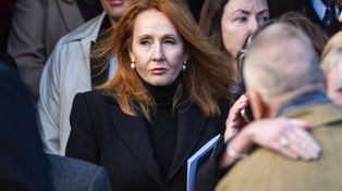 Po "Harrym Potterze" zaczęła pisać kryminały. Nie chciała, żeby ktoś się dowiedział