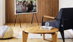 Samsung z product placement na Netfliksie. Lodówka i składany smartfon w „Emily w Paryżu”