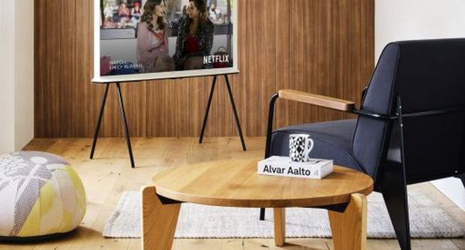 Samsung z product placement na Netfliksie. Lodówka i składany smartfon w „Emily w Paryżu”