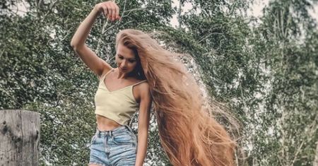 Daira Gubanova ma się czym pochwalić. Jej włosy mają prawie 2 metry długości