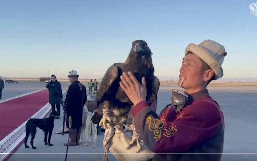 Imponujący pokaz na lotnisku w Kirgistanie przewidywał wiele pun