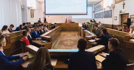 Uczniowie szkół zdecydują, kto zasiądzie w Młodzieżowej Radzie Miasta. Głosowanie w przyszłym tygodniu