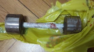 Lubań: Agresywny mężczyzna z hantlą w ręku obezwładniony przez policje