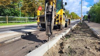 Poznań: Nowa nawierzchnia na ul. Reymonta – trwają prace na wschodniej jezdni