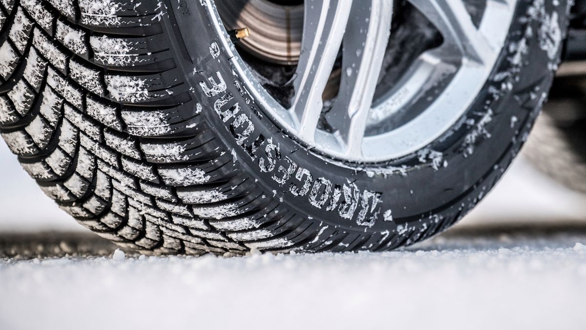 Bridgestone Blizzak LM005