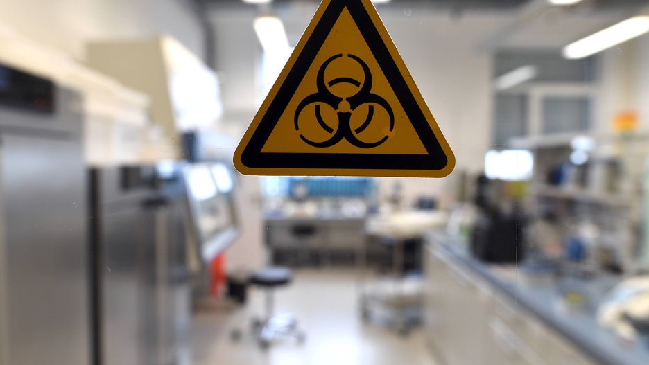 Special laboratory unveiled at regional environmental agency
A 'Biological Hazard' sign in Duesseldorf, Germany, 08 November 2016. The State Environmental Agency of North Rhine-Westphalia has unveiled a special laboratory purpose-built for the study of Legionella. The new research facility is the first belonging to the state designed for the examination of the dangerous bacteria. Photo: Federico Gambarini/dpa 
Dostawca: PAP/DPA.
Federico Gambarini
lab, illness, medicine