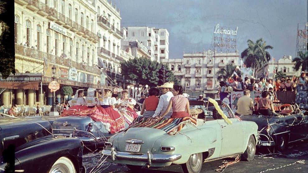 Filmowe kadry pokazują, jak Amerykanie bawili się na Kubie w latach 50. 1