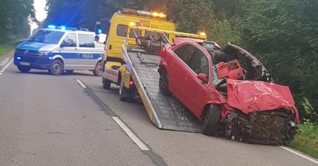 Wystarczył moment. Kierowca nie żyje, pasażerka walczy o życie