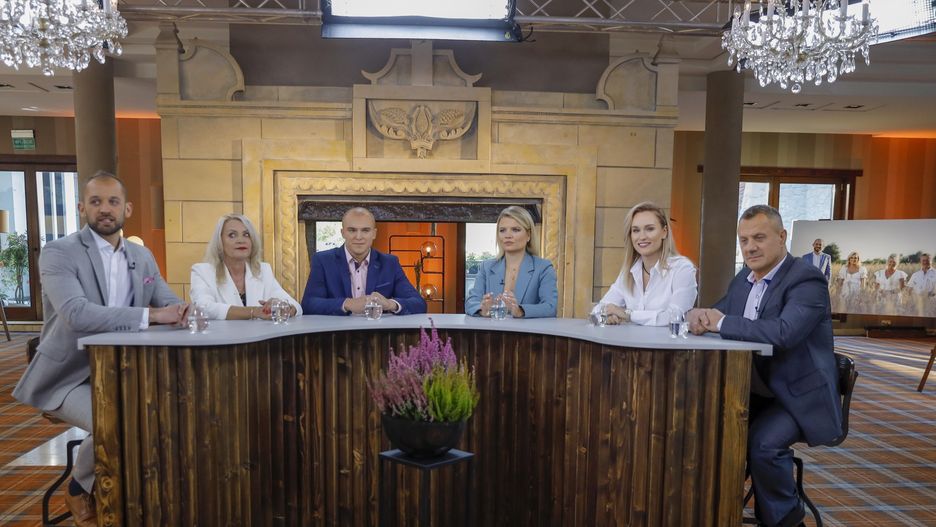 październik 2021, TVP, "Rolnik szuka żony" - 8. edycja, Marta Manowska, Krzysztof, Kamil, Elżbieta