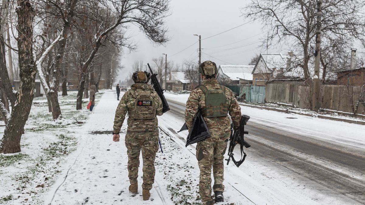 Russian attack on Druzhkivka, Ukraine
DRUZHKIVKA, UKRAINE - DECEMBER 16: Ukrainian security forces patrol a snow-covered street after Russian drone attack on Druzhkivka, Ukraine, 16 December 2025 (Photo by Diego Herrera Carcedo/Anadolu via Getty Images)
Anadolu
drone attack, patrol, security forces, russia ukraine war, soldiers, residential area