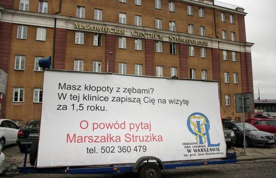 „O powód pytaj Marszałka Struzika” - lekarze reklamami protestują przeciw zarządzaniu służbą zdrowia