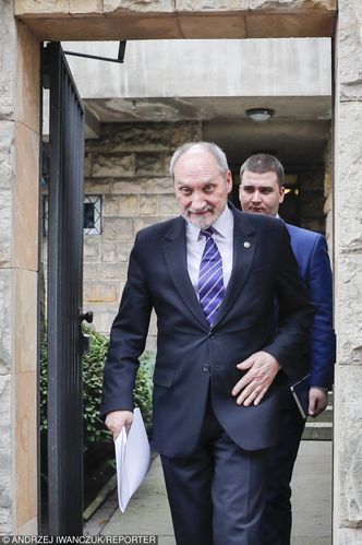 Macierewicz znów o Misiewiczu: "Od 10 lat zajmuje się najważniejszymi kwestiami. Nie dorównujecie mu intelektem"