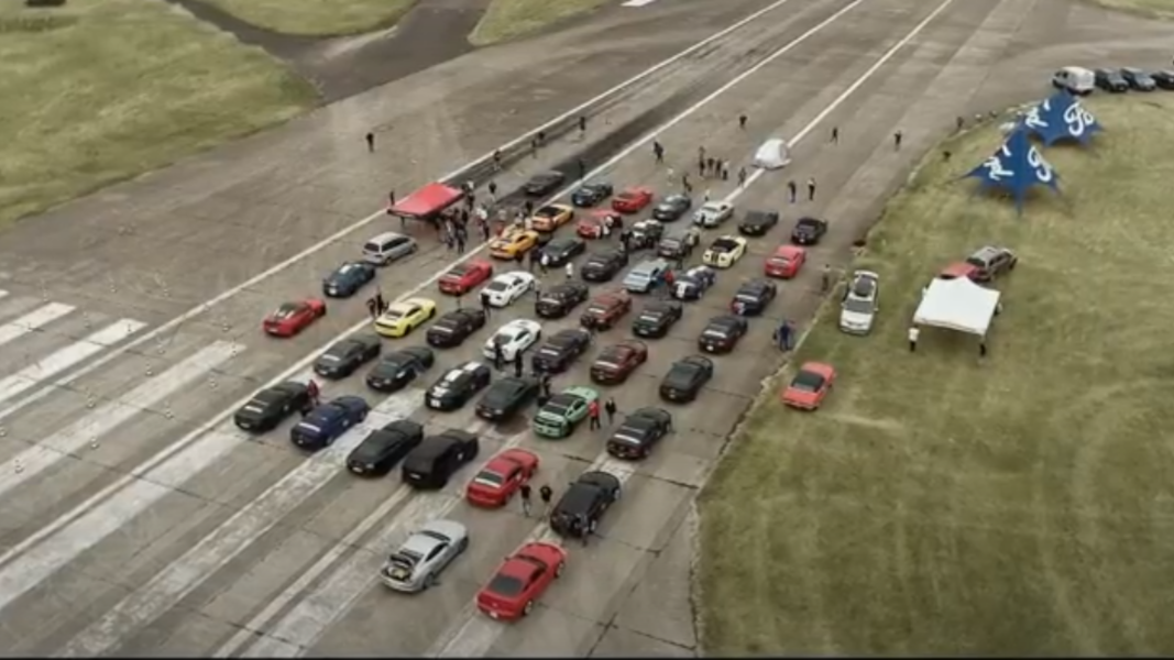 Uczestnicy zlotu mogli bliżej poznać elektrycznego Mustanga