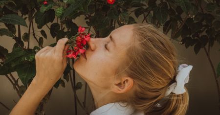 Schoolgirl ponytail. Jak zrobić uroczy dziewczęcy kucyk? Ten trend podbija sieć