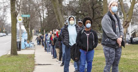 Wybory 2020. Koronawirus zaatakował głosujących. Siedem osób zakażonych w USA