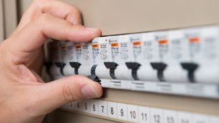 Kradł prąd na byłym osiedlu księży. Grozi mu nawet 5 lat więzienia