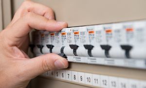 Kradł prąd na byłym osiedlu księży. Grozi mu nawet 5 lat więzienia