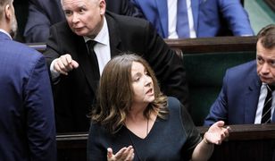 Aktywistka powiesiła kartkę na drzwiach biura PiS. Sąd uznał, że jest winna, ale nie wymierzył kary