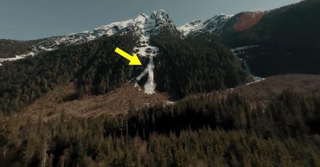 Lawina gnała, a dron leciał wraz ze śniegiem. Nagranie mrozi krew w żyłach