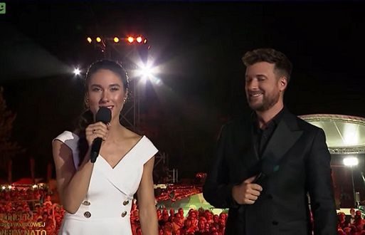 Koncert piosenki wojskowej w TVP1: Mariusz Błaszczak zachęcał do wstąpienia do wojska, wpadka Idy Nowakowskiej