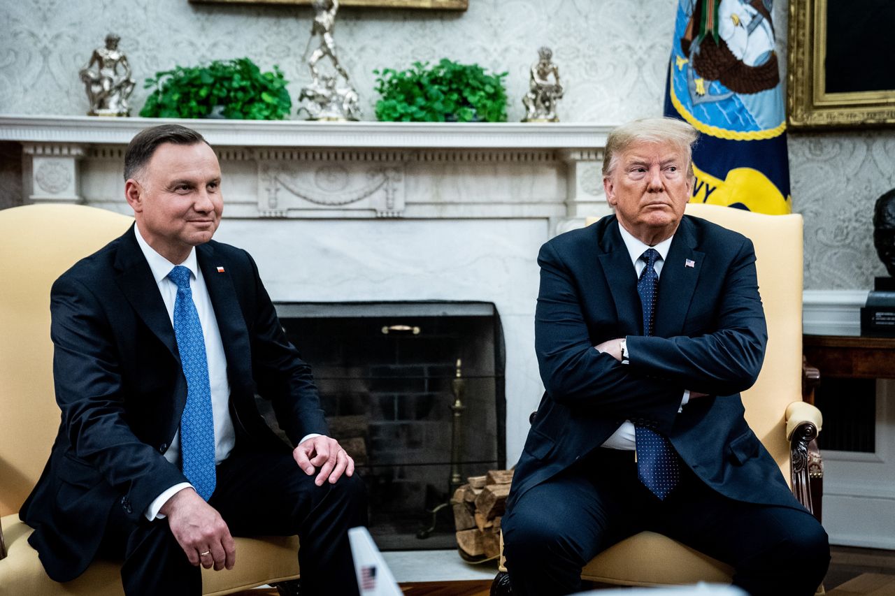 WASHINGTON, DC - JUNE 24: (L-R) Polish President Andrzej Duda meets with U.S. President Donald in the Oval Office of the White House on June 24, 2020 in Washington, DC. Duda, who faces a tight re-election contest in four days, is Trump's first world leader visit from overseas since the coronavirus pandemic began. (Photo by Erin Schaff-Pool/Getty Images)