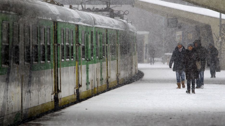 PKP PLK odśnieżanie trakcji trwało już w nocy