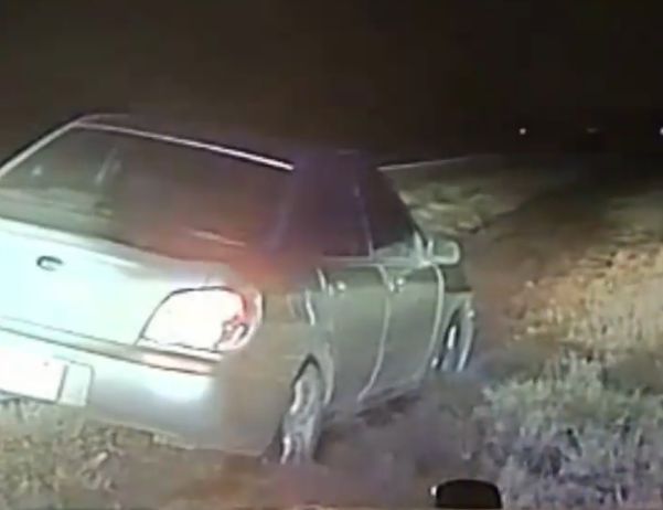 Pijany kierowca nieświadomie wezwał policję na samego siebie. Nagranie z USA