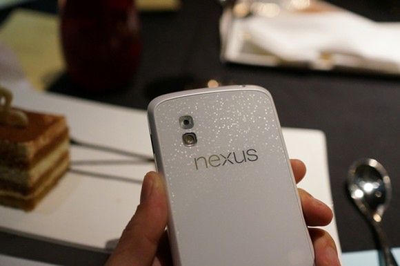 LG Nexus 4 | fot. Slashgear