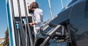 Dlaczego auto elektryczne ładuje się wolno? Nie panikuj. Czasem tak po prostu musi być