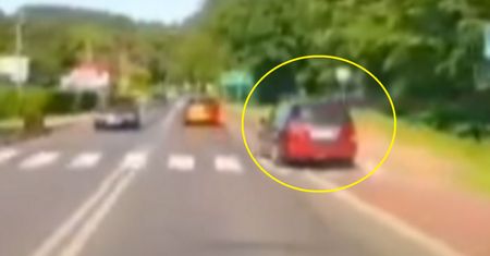 Chwile grozy w Starym Sączu. Pokazali rajd pirata po ścieżce rowerowej