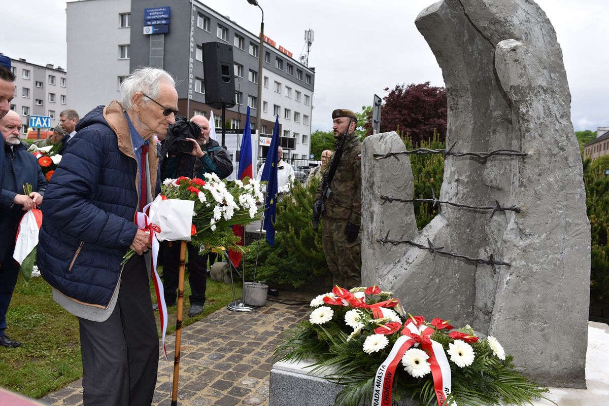 Chorzów. Andrzej Pilecki, syn rotmistrza Witolda Pileckiego, odsłonił pomnik więźniów obozu Bismarckhuette