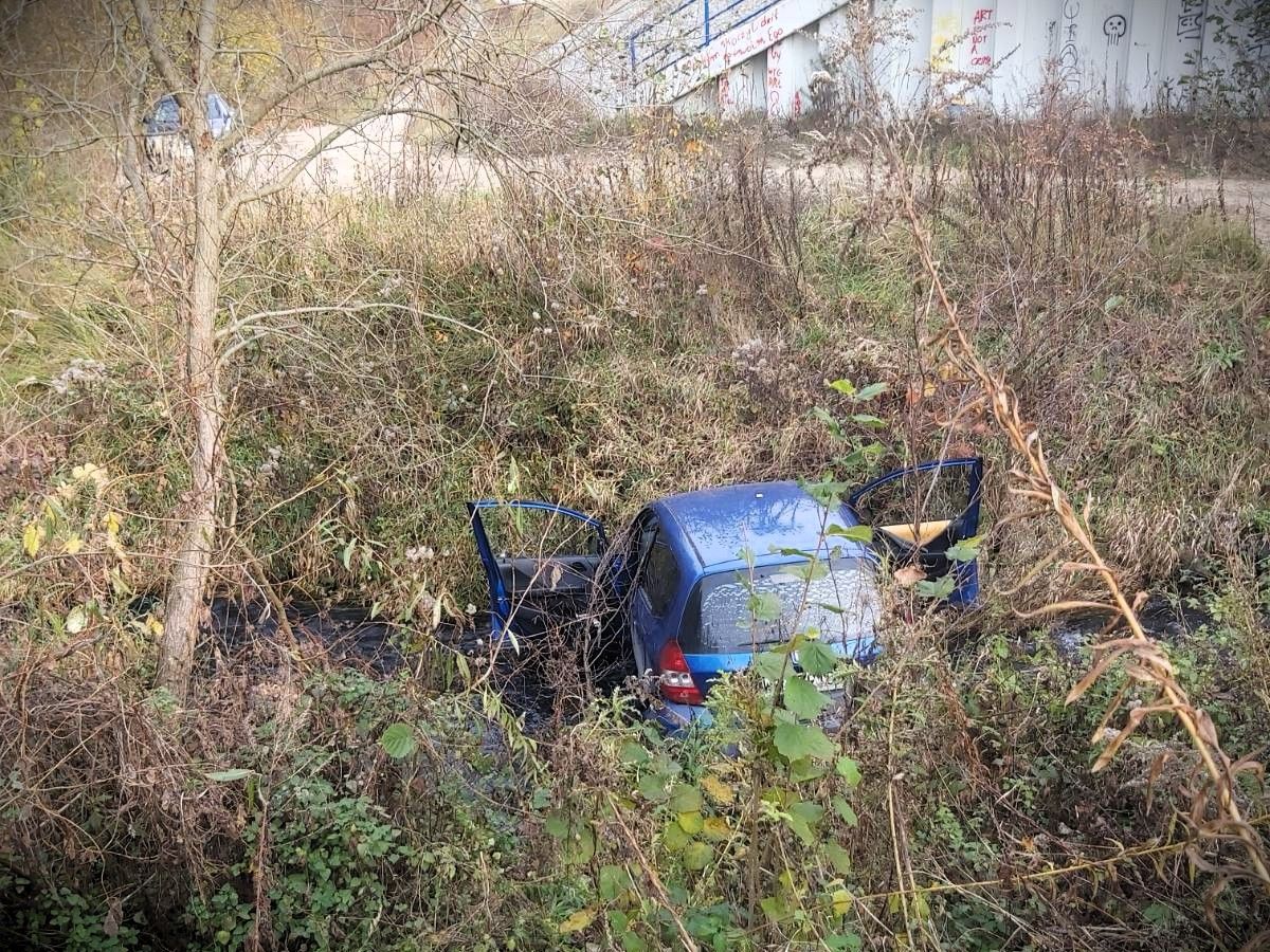Żyrardów: Pościg zakończony w rzece. 21-latek pijany i bez uprawnień