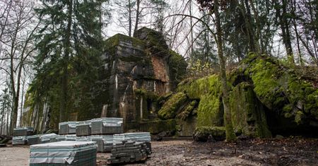 Mazury. Budowa na Wilczym Szańcu. Wizja Lasów Państwowych się urzeczywistnia